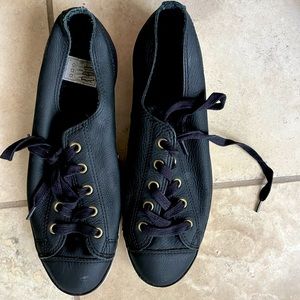 Black leather converse - 8.5